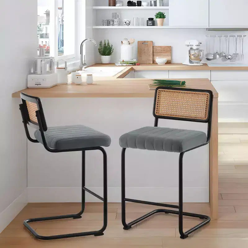 Tabourets de bar hauteur comptoir Bekrvio 26 - Rotin, velours avec dossier en cannage et cadre en métal, tabourets de cuisine modernes du milieu du siècle pour îlot de cuisine