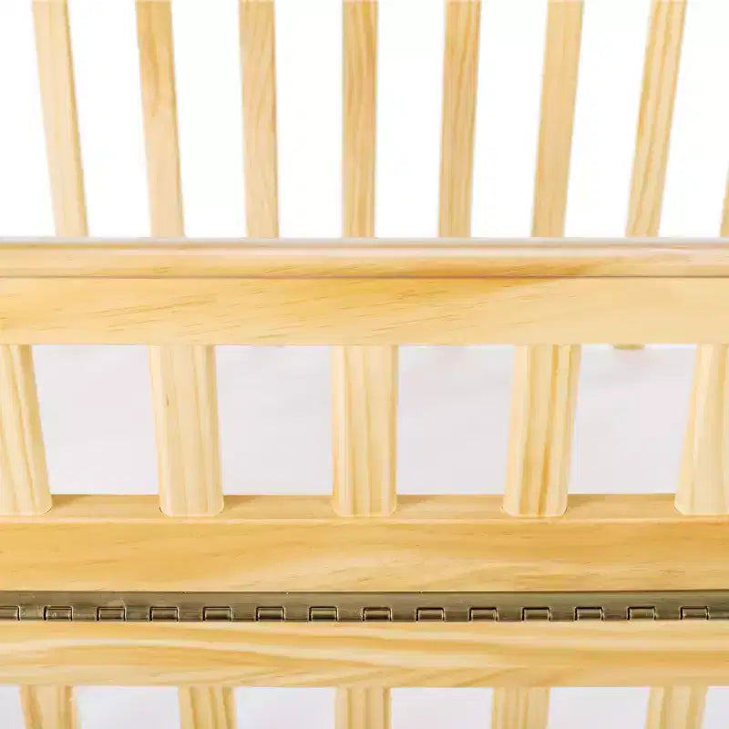 Lit de bébé compact et portable en bois Child Craft Avery SafeAccess, 2 roulettes verrouillables faciles à déplacer, construction en bois durable, passe par les portes (naturel)