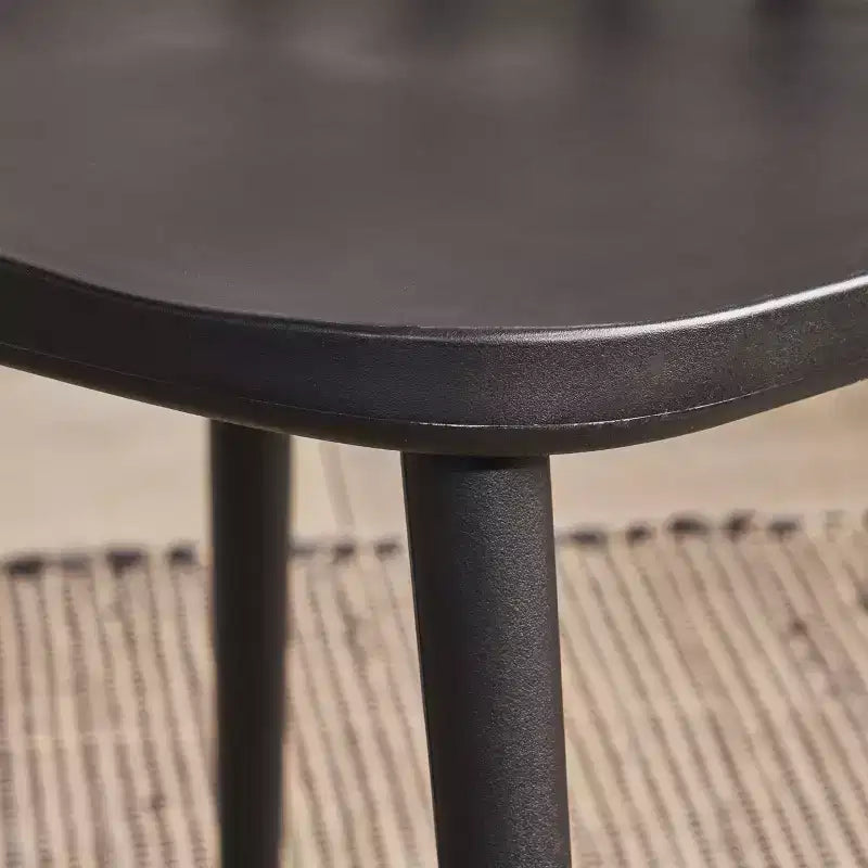 Chaises de salle à manger en plastique GDFStudio Boyd Farmhouse à dossier fuseau (Lot de 2)