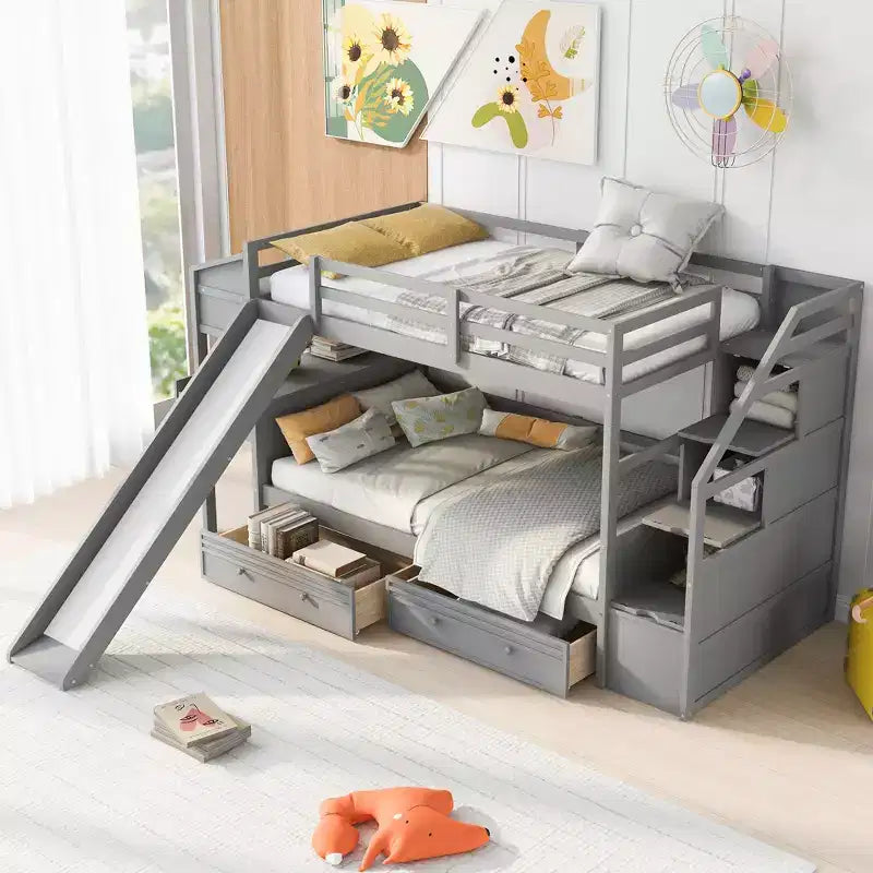 Letto a castello doppio con scivolo, scrivania, scala portaoggetti e cassetti per bambini