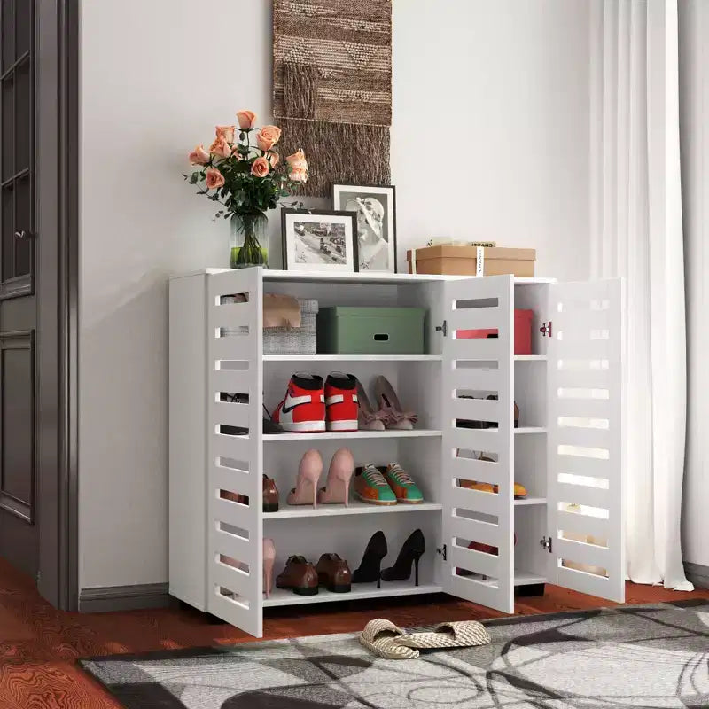 Meuble à chaussures Okak, meuble à chaussures 5 niveaux avec trois portes et étagères réglables, range-chaussures pour entrée, salon, couloir