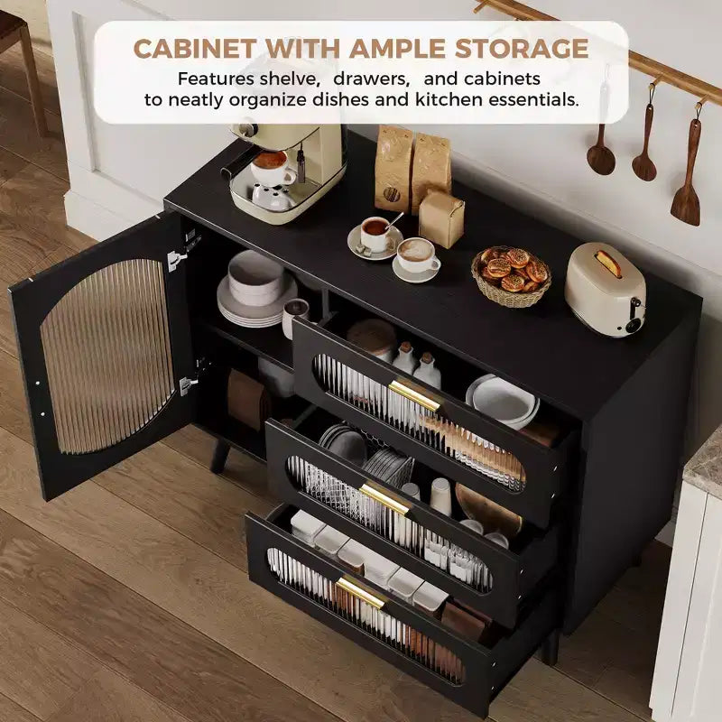 Credenza a buffet nera con ante in vetro scanalato e cassetti per la cucina