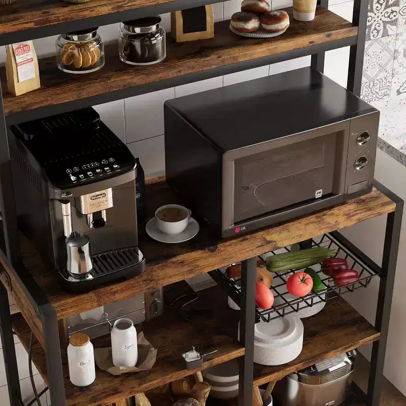 Scaffale a 6 ripiani con presa di corrente, supporto per microonde e cesto in filo, da cucina