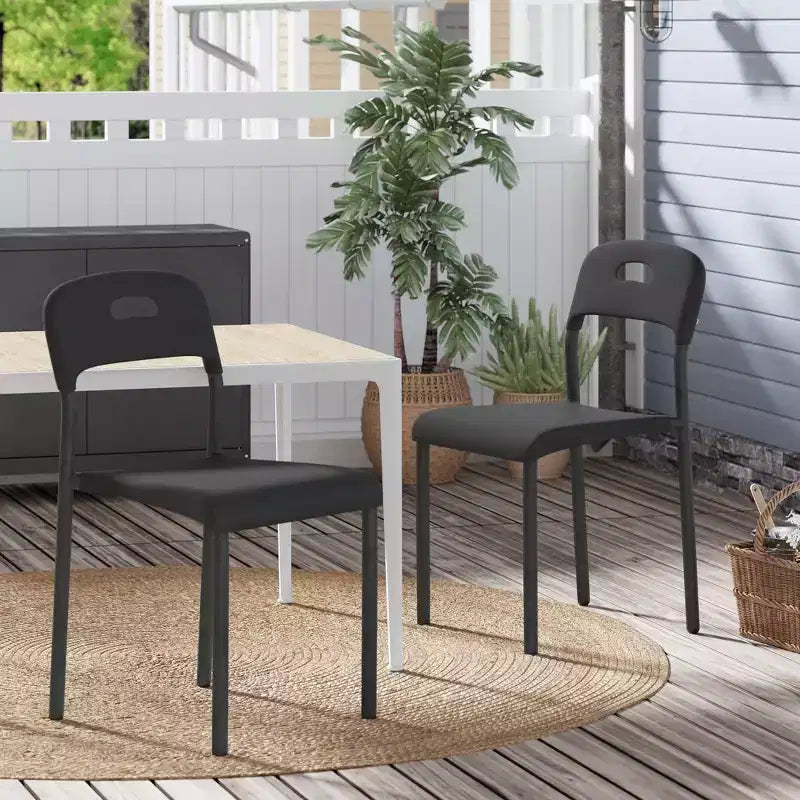 Chaises de salle à manger empilables en plastique avec pieds en métal pour salle de conférence, bureau, table de salle à manger, montage facile, résistant aux taches, utilisation intérieure et extérieure