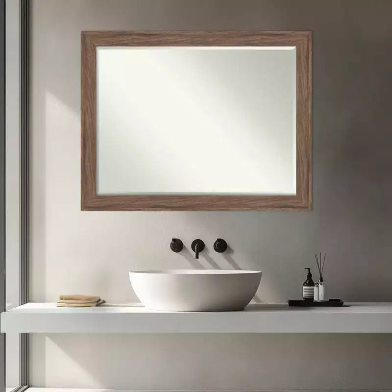 Specchio da parete per bagno smussato stretto e piccolo, marrone medio, 27,25 x 21,25 pollici.