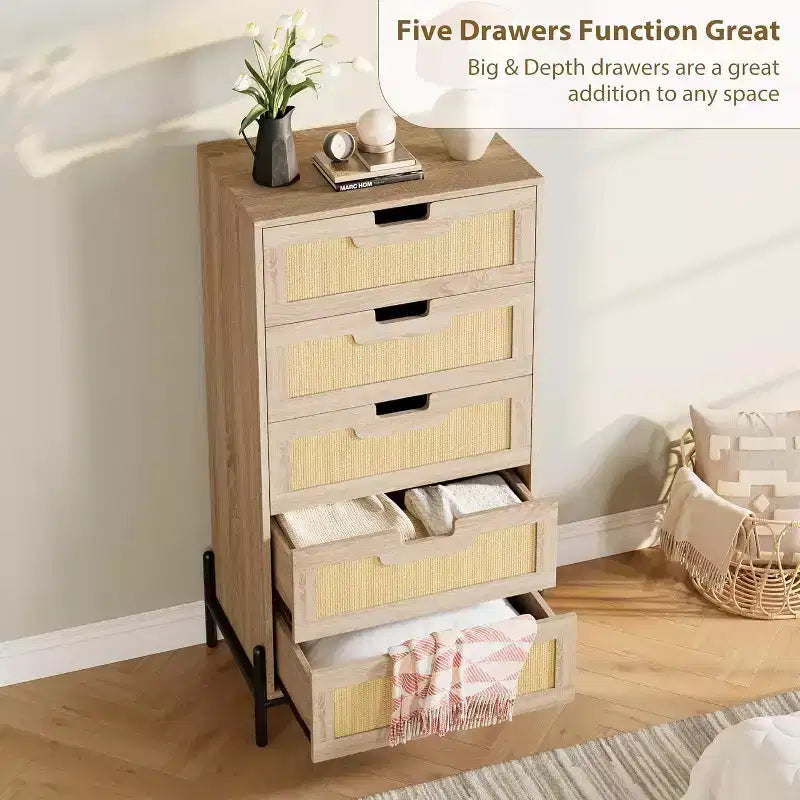 Commode 5 tiroirs en rotin naturel COZONY, commode en bois de style moderne de ferme avec pieds en métal massif, armoire de rangement pour chambre, entrée et salon