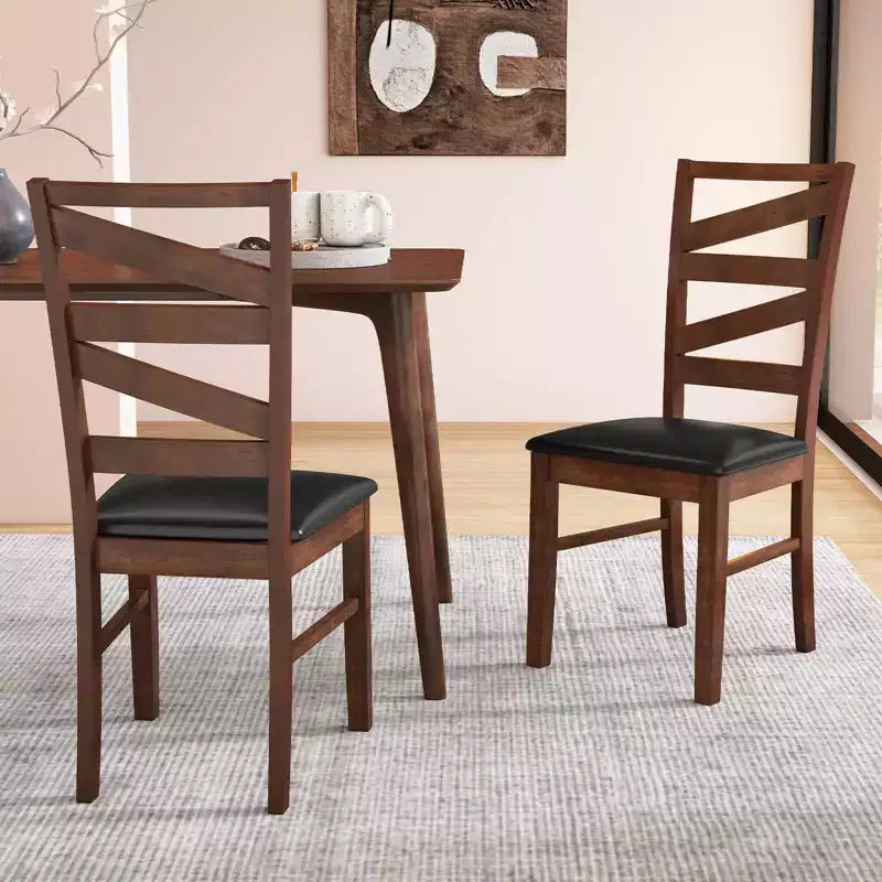 Lot de 2 chaises de salle à manger Costway avec pieds en bois d'hévéa et assise sans accoudoirs en similicuir