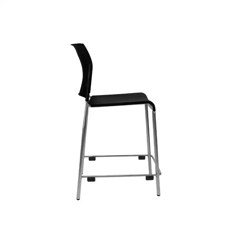 Set di 4 sgabelli da bar in plastica ad altezza bancone